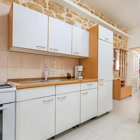 Nikola Apartment *